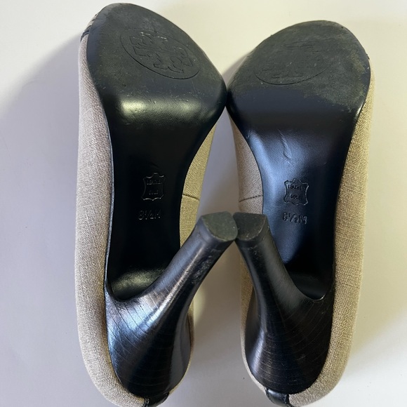 Tory Burch Linen and Leather Cap Toe Pump, size 8.5M. - Picture 7 of 8